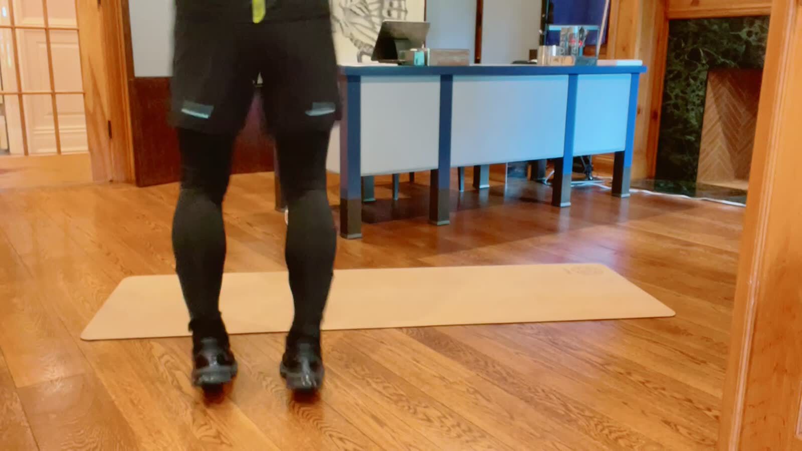 8月17号：尊敬的战友们好，你们健身了吗？传播郑州人祸．香港危机真相了吗？一切都已经开始。