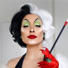 English and proud. No vax mandates. I was born free and will stay free.