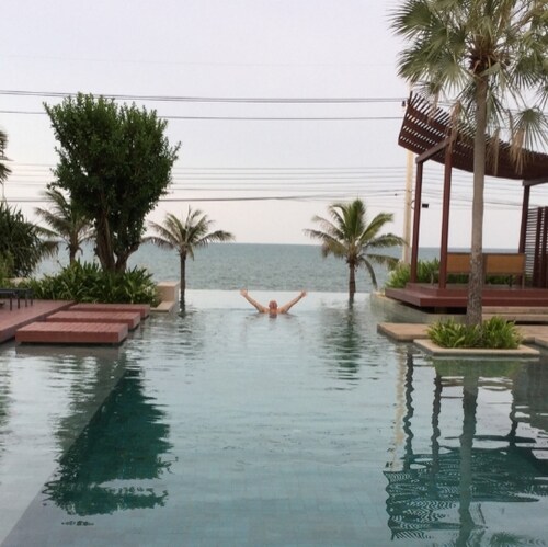 Rum fueled
Shit-postin' 
Emotionally
Unavailable 
By-God Patriot