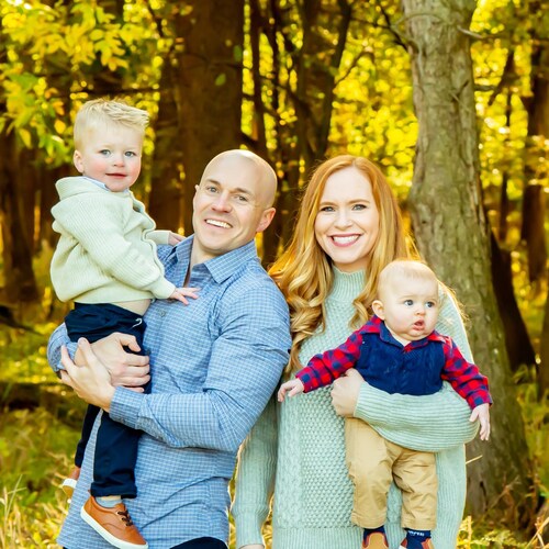 boy mom 👦👩‍👦 cop wife 👮‍♂️👰‍♀️ army strong 🇺🇸💪 bulldog lover 🐶❤️ wine professional 🍷💼