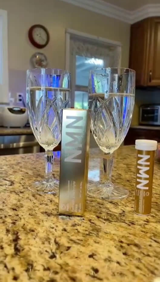 清晨来一杯🍸神奇的天上水🍸iHealth NMN 青春泉电解质补水泡腾片激活生命之源平衡基因🧬之健保持青春之久的㊙️密