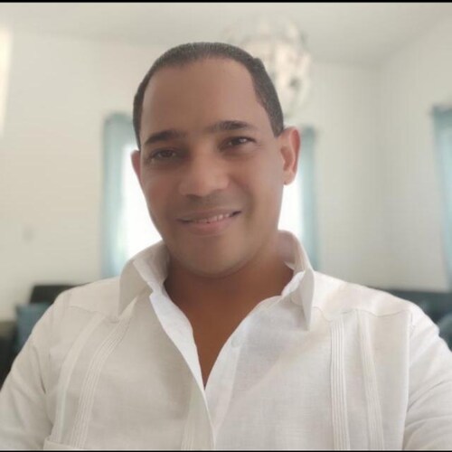 Presidente de Grupo de Medios y Servicios JB . Comunicador social