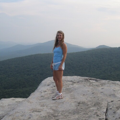 Educated cowgirl who loves God, country, family and guns!