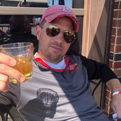 Love life, my fam, God, being outdoors, & all sports. Golf,  Indianapolis Colts, Indiana Pacers, St. Louis Cardinals, Ev...