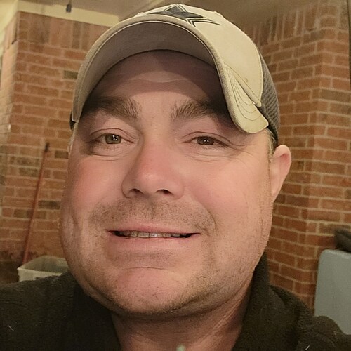 Hard working husband to my beautiful wife Roxi. I'm an army combat veteran.