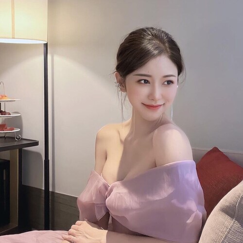 I am a factory manager, mainly responsible for the import and export of sports equipment in the European market, I’m als...