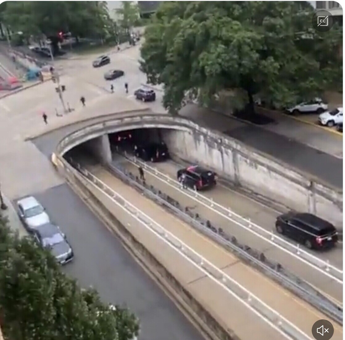 Washington Post: Kamala Harris' motorcade crashed yesterday morning 

$20 says she was blowing her d...