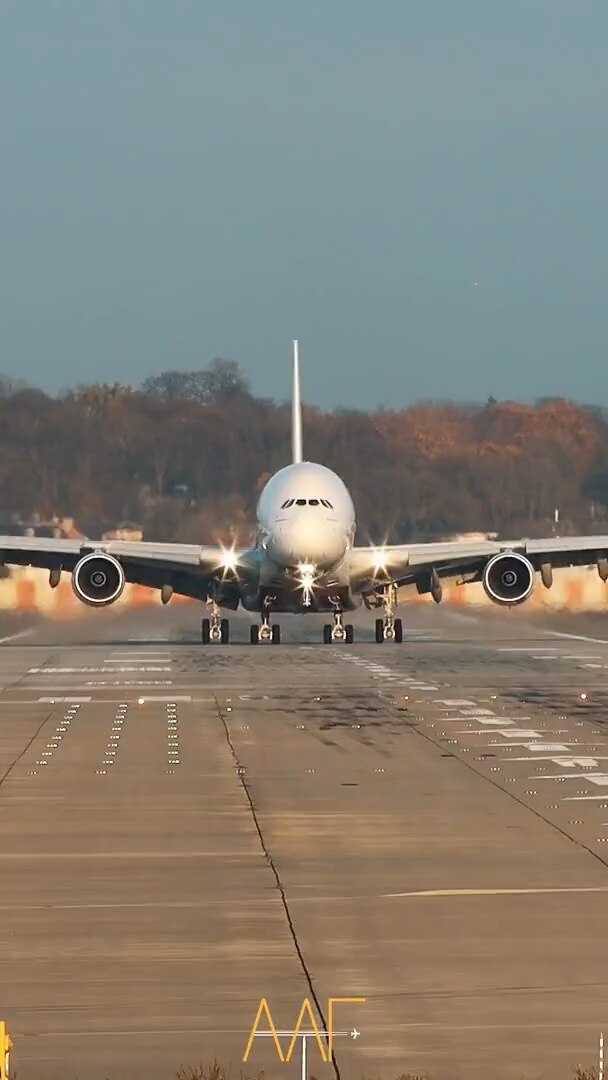 Big bird A380 landing gear mechanism!

📹: aileronaviationfilms