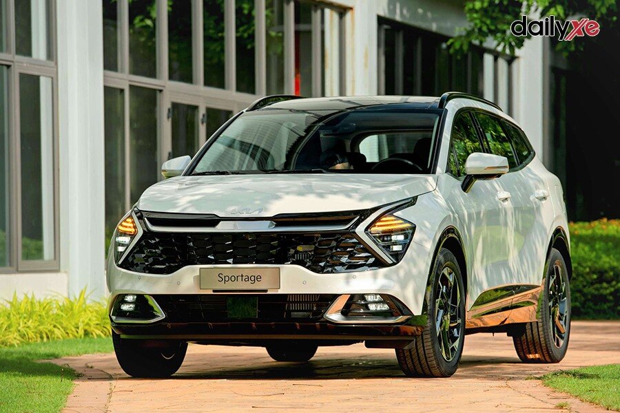 Mua xe ô tô cũ có cần sang tên không?

Mua xe ô tô cũ có cần sang tên không? Có phải chỉ cần đưa tiề...