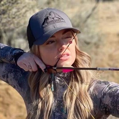 Conservative, Christian Woman ✝️  Pro life 👶 Pro 1st and 2nd Amendments, Pro family👨‍👩‍👧‍👦 Follower of the Great MA...