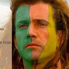 Conservador nos costumes e liberal na economia. Família acima de tudo.