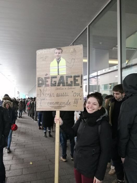 du fond du coeur… https://www.facebook.com/giletsjaunesinfos/photos/a.506249379894783/1378359249350454 : Les français expatriés à Montréal au Canada sont t