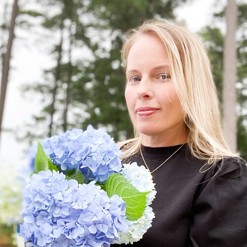 Pre/Teen Mom and Wife to a busy Physician. Certified Integrative Nutrition Health Coach.  Clean Living | Clean Beauty