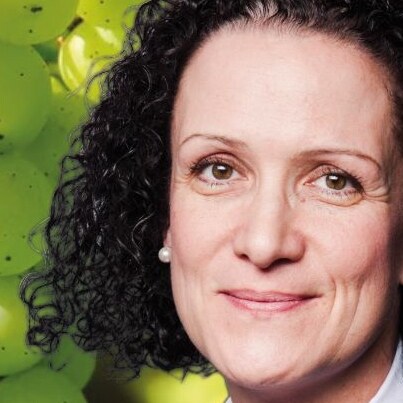 Mutter von 4 Kindern, Regierungsschuldirektorin a.D., Mitglied des Deutschen Bundestages, aus Notwehr in der Politik