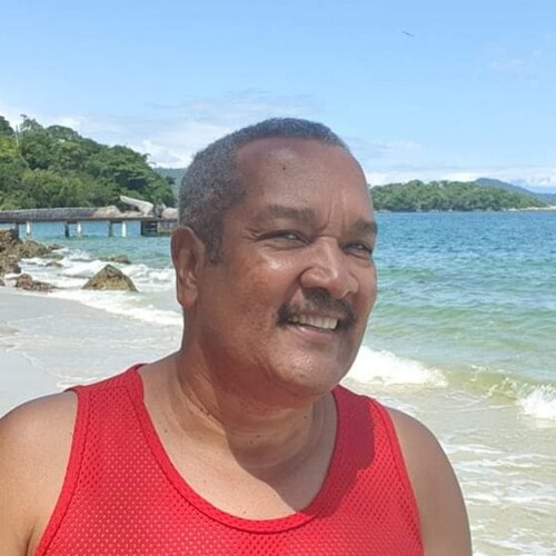 Administrador de Empresas, Contador, Teólogo, Ministro do Evangelho, Músico. Conservador, Patriota, Nacionalista.