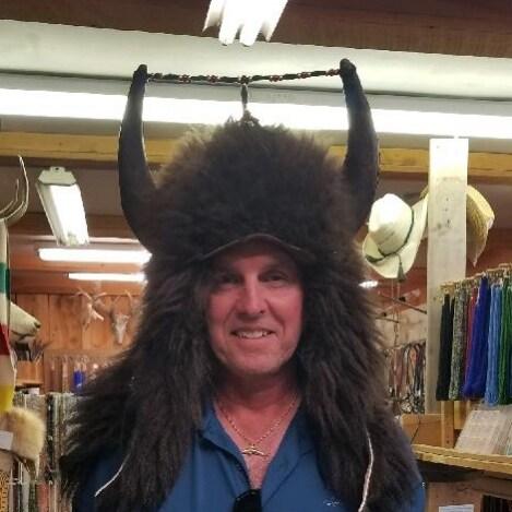 USAF veteran 
33 year retired LEO.
Likes: German Shepherds, sharks 🦈,  diving, RVing, boating, animals (not to a point ...