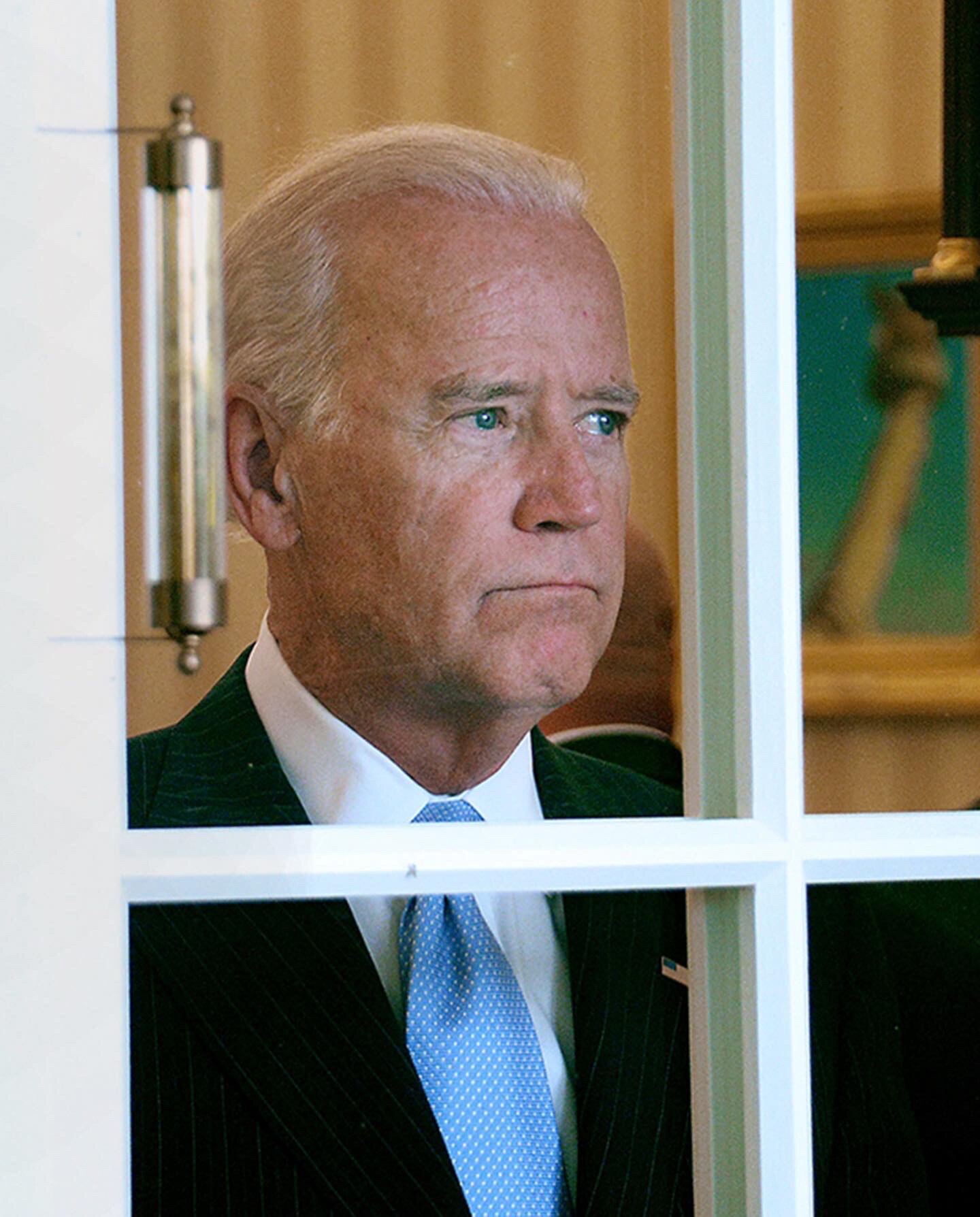 TERRIBLE WEEK FOR JOE BIDEN:

- Approval rating drops to 33%

- Manchin and Sinema STOP plan to get ...
