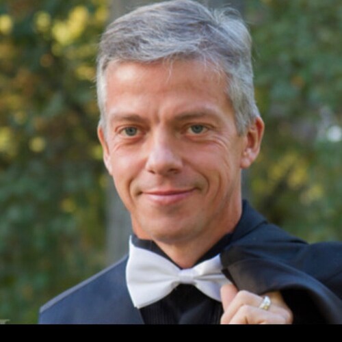 Conservative, Christian, Dad of 7 teaching them to love God, love their Mother, love each other and not trust government