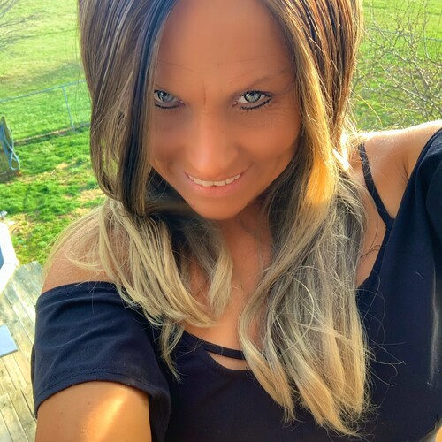 MAGA. ❤️🤍💙 🇺🇸🇺🇸🇺🇸Proud Daughter Of A  Vietnam Vet‼️🇺🇸🇺🇸🇺🇸🇺🇸 Happily Married 24 Years  W/ 3 Awesome Son’s. That Are All  Masculine  Men  💯%