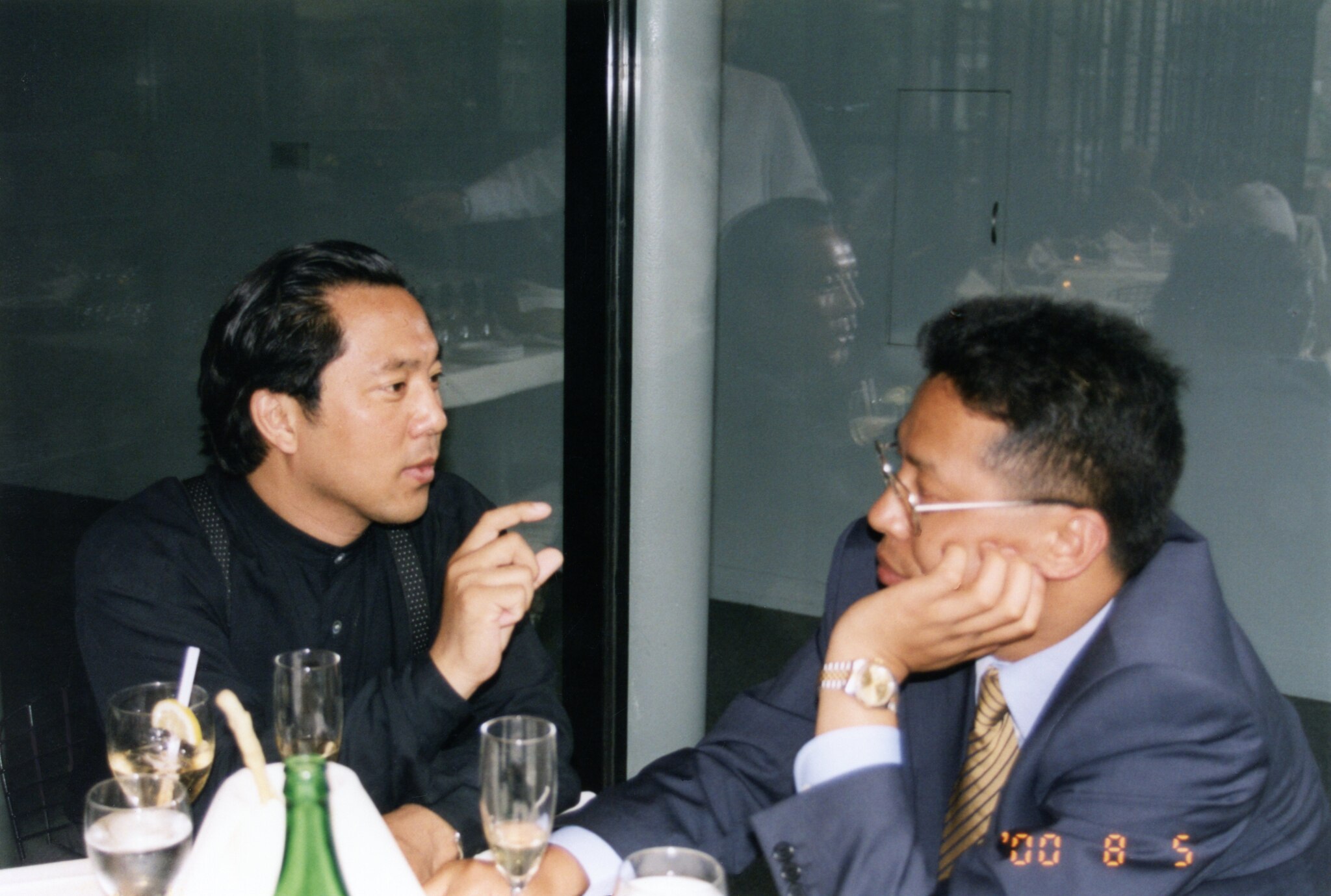  4月28日：与我最喜欢的不忠诚的懦弱的……自私的……最优秀的律师朱茂元兄弟在一起！ 

