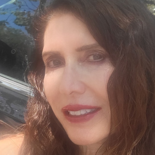 Lisa J Wilbur Born in 🇳🇱 with an 🇦🇹  OMA from🇵🇰 Naturalized 🇺🇲 But Denied My Rights by Racists & GretchenWhitmer...