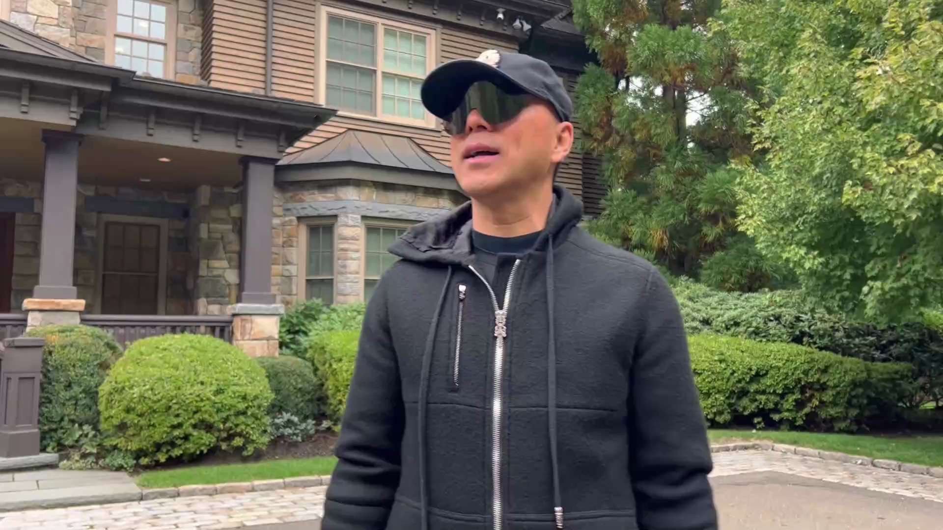 2022.10.03 尊敬的战友们好…..七哥的小视频来啦…..哈梅内伊闹出的拙略笑话和共产党所面临的空前危机…..都与我们新中国联邦形成鲜明的对比….我们的未来是多么的美好和充满希望…..