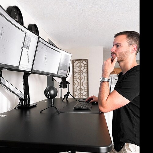 Finance 
💹 I Full time trader
📈 I Option's Trader
📊 I Technical Analysis
📥 I Dm Trading to learn for free