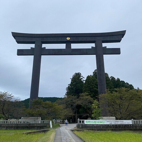Nice to meet you. I'm Japanese all the way.

I love trees, shrines.

And I truly love my country of Japan, which has...
