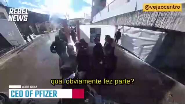 Perguntas incômodas ao Mr Bourla em Davos. 
Finalmente jornalistas tiveram coragem para questionar o CEO da Pfizer. Mas isso acaba assim? Com o silêncio dele? Isso não merece uma coletiva para dar explicações a humanidade e a comunidade científica?