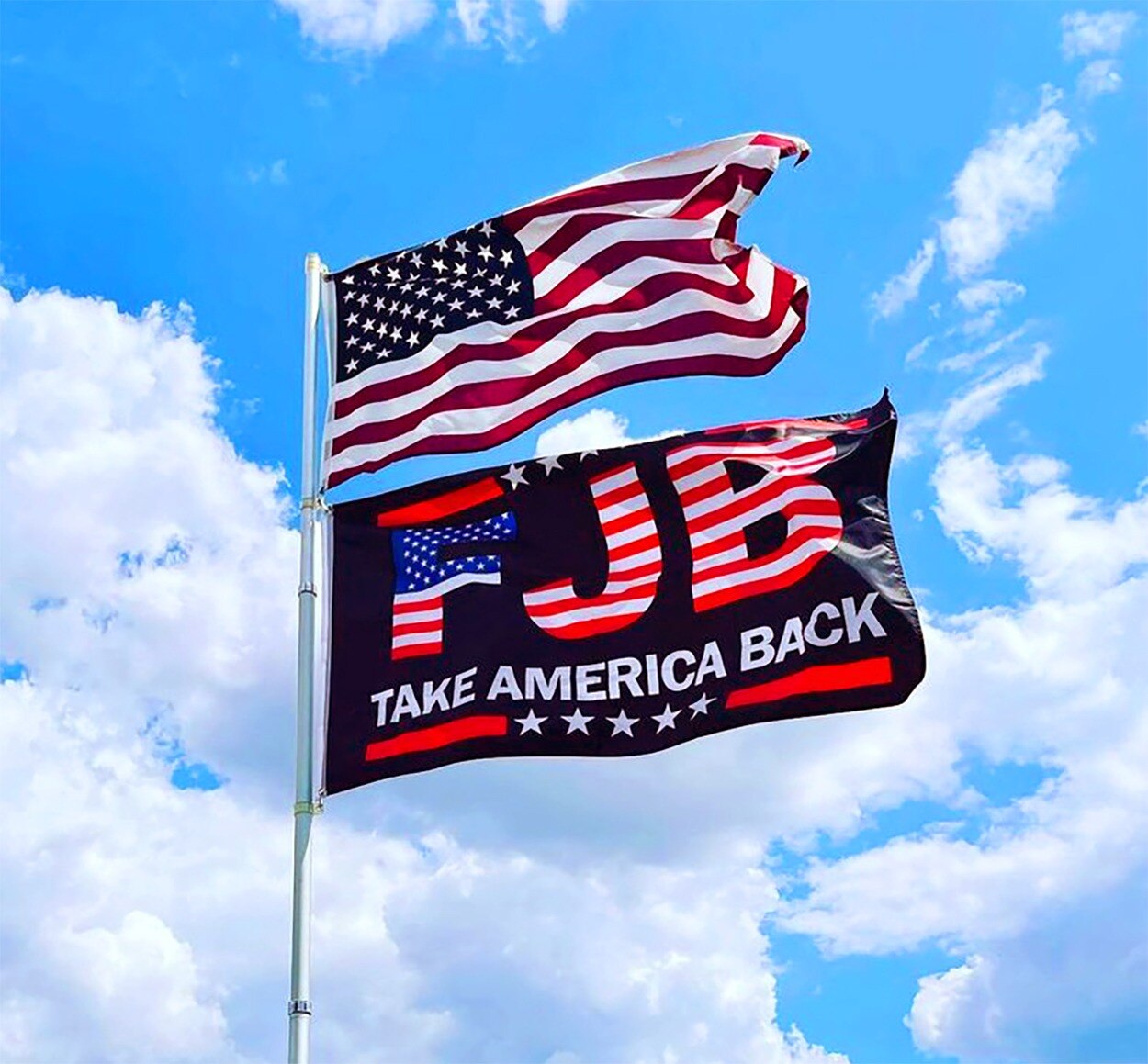 LOVING THOSE BEAUTIFUL FLAGS!!!