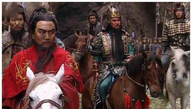 曹操败走华容道

曹操讲即是绝境也要以死相拼
【为帅的态度永不言弃，那曹操定知道打不过，接着就是文臣武将劝说给台阶,求关羽...】 

 关羽放走曹操
【曹操哭诉讲关羽过五关斩六将时的派使臣的恩义，告...