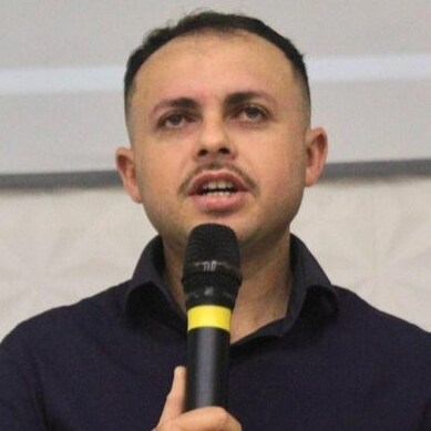 Casado 💍 | Teólogo ✝️ | Co-Pastor ⛪
Fé, família e liberdade 🇧🇷
Servindo a Deus e fortalecendo corações ✝️