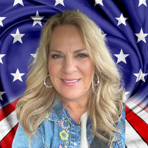 Truth Social: @TexasGlamo 
Twitter: @giddeeupgo
Constitutional Conservative #MAGA #2A ❤️  #TrumpWon Married to USAF Veteran & 1st Responder 🚒