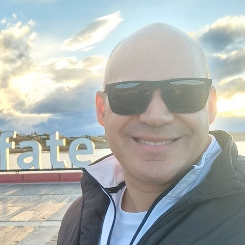 Conservative; Son of a Live God; Married; Dad of a pet; Love traveling; Patriot; Soul of a Geek; Cosplayer; Guitar and V...