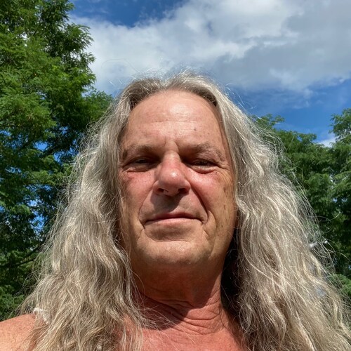 🇺🇸 American Patriot 🇺🇸 love Jesus Christ 🙏🏼 ✝️ I do follow back patriots Trump is still my president 🇺🇸 👊🏼💥😎...