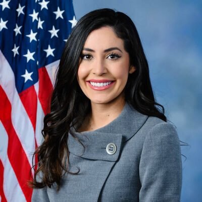 PRO TERRORIST PROTESTERS ARE RIGHT NOW IN DC TRYING TO BREAK INTO DNC HEADQUARTERS !
Big Mob , Hundreds Of Police And Security Arriving !
ANNA PAULINA LUN