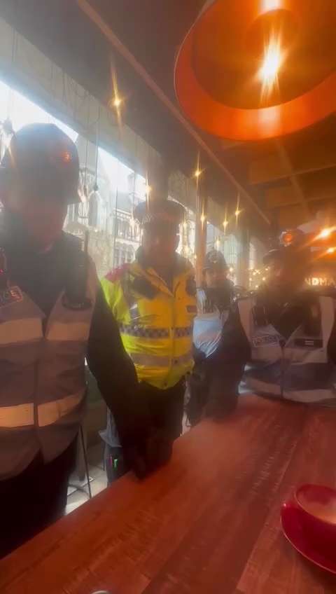 Met Police attempting to intimidate me and stop me from reporting on the antisemitism march happenin...