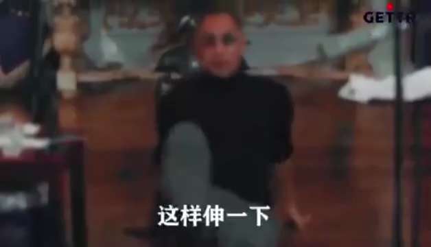 七哥教打坐，为什么要提到肛门着地，脊椎挺直，舌顶上颚；因为人体有七个脉轮，分别是海底轮、生殖轮、太阳神经丛轮、心轮、喉轮、眉心轮和顶轮，位于人体中轴线，是与宇宙连接的能量中心，通过打坐可以连接宇宙能量...