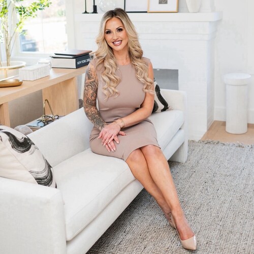 ✈️| Traveled to 20 + countries
📚 Book Lover
Public figure 🎓
Always bullish on crypto💗
11years EXP📈