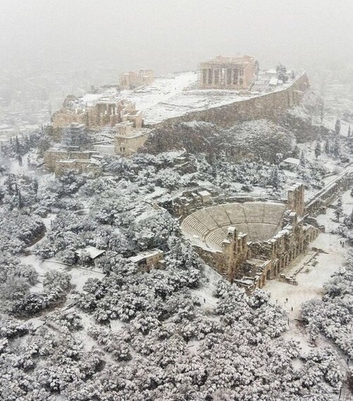 It is snowing in Athens