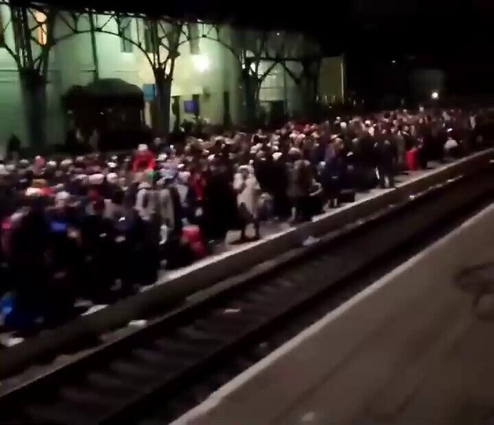 NOW - Ukrainians wait for a train at the main railway station in #Lviv, western Ukraine, to escape to Poland.