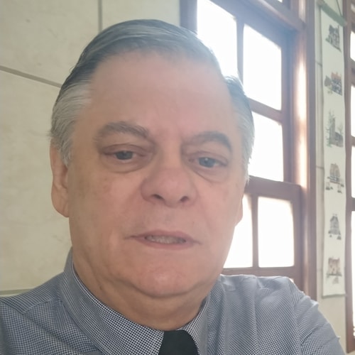 Sou pastor, escritor e Conferencista na área de família do Ministério Com Famílias Jesus é Senhor