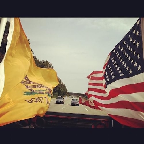 just came across a Harry’s razor ad on fakebook! the amount of Jeremy’s razor plugs Hilarious!!! #da...