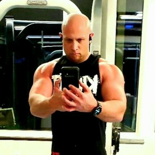 Jesus is my savior! Dad, husband, Gym Rat. Oil and gas pays the bills.