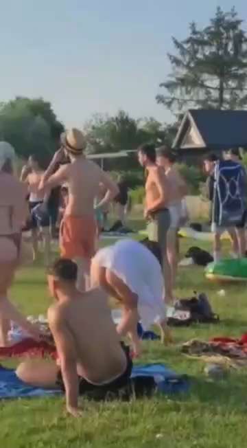 Durch die muslimische Masseneinwanderung sind solche Szenen zum Alltag in Deutschland geworden!

Fol...