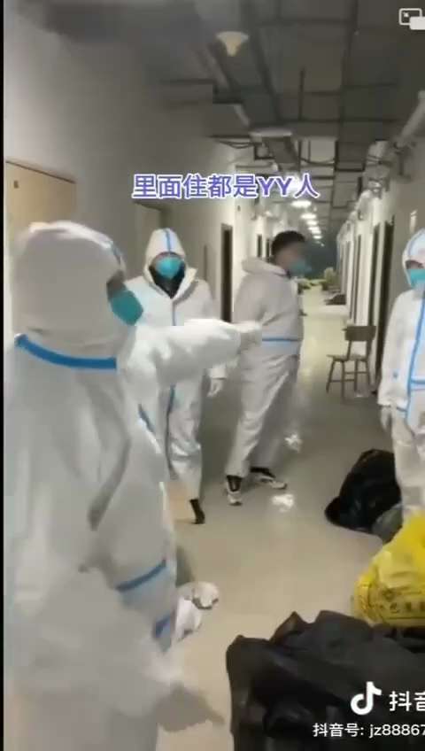 郑州富士康新招聘的大白们，工作环境恶劣，又不给结工资不给饭吃，大白们发视频维权
#郑州富士康