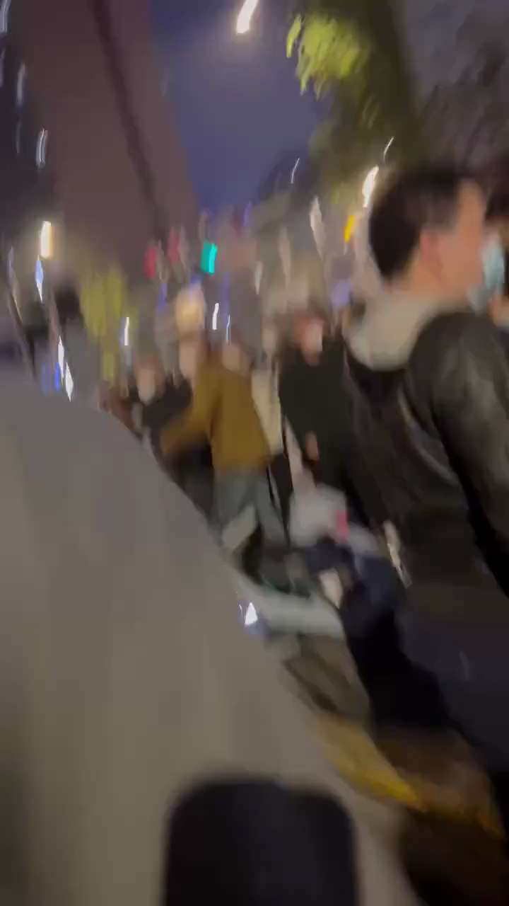 The CCP is going back to their old tactic of deploying plainclothes thugs to brutalize the crowds, t...