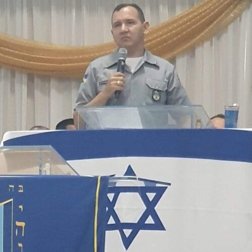 Definir-se é se limitar.