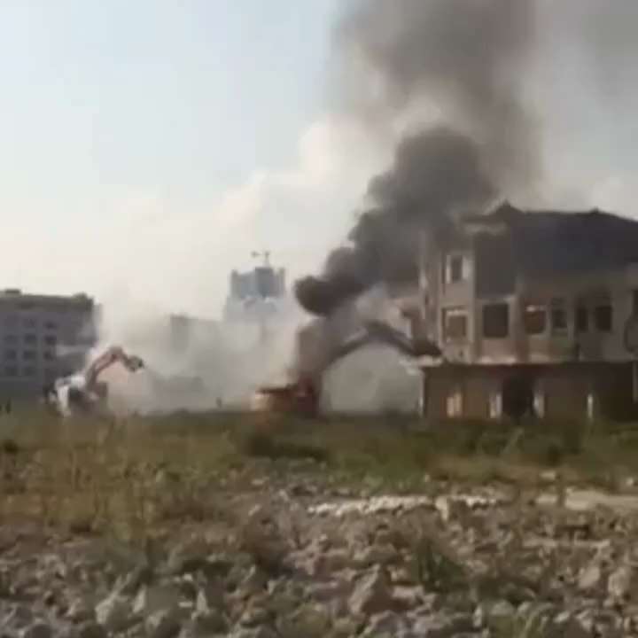 Chinese people's resistance is to use fire as a weapon in their hands