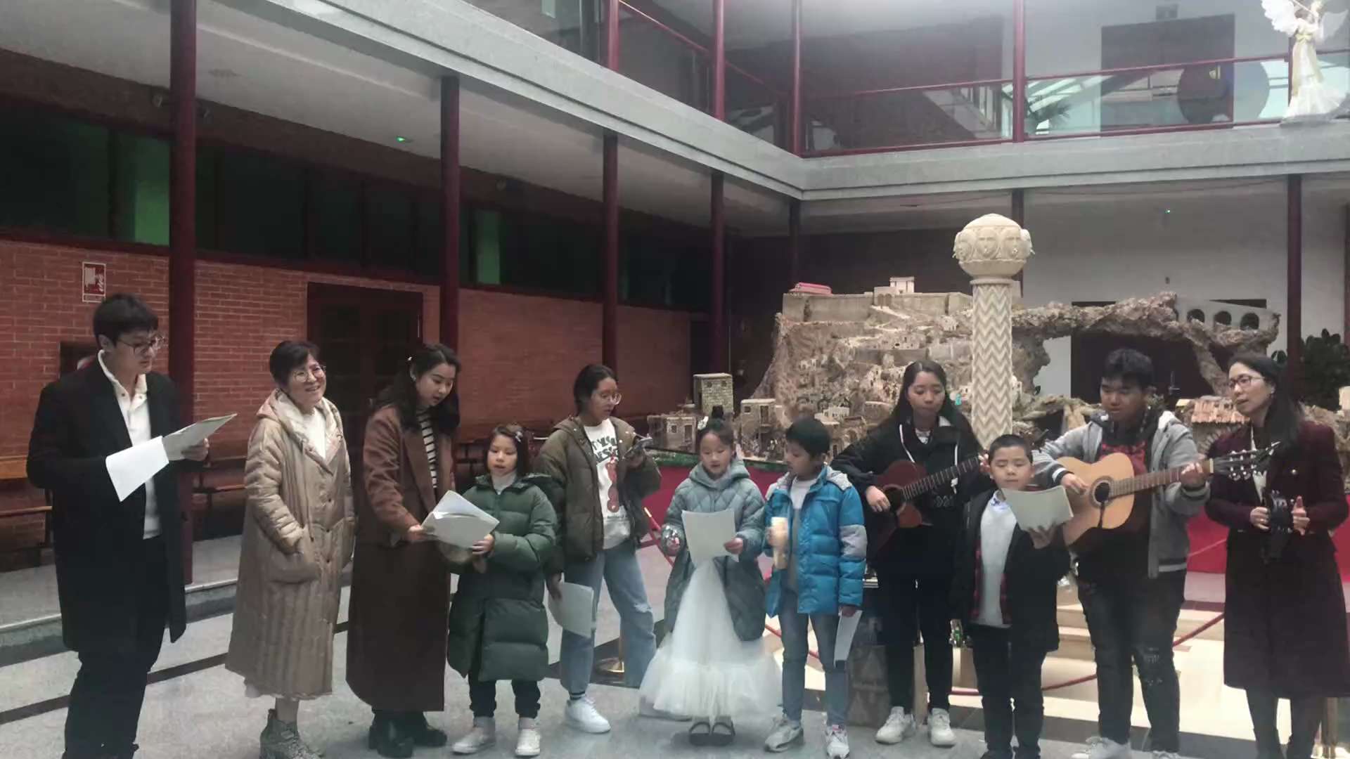 Gloria a Dios en el cielo, y en la tierra paz a los hombres que aman al Señor!!!
天主在天受光荣,主愛的人在世享平安！